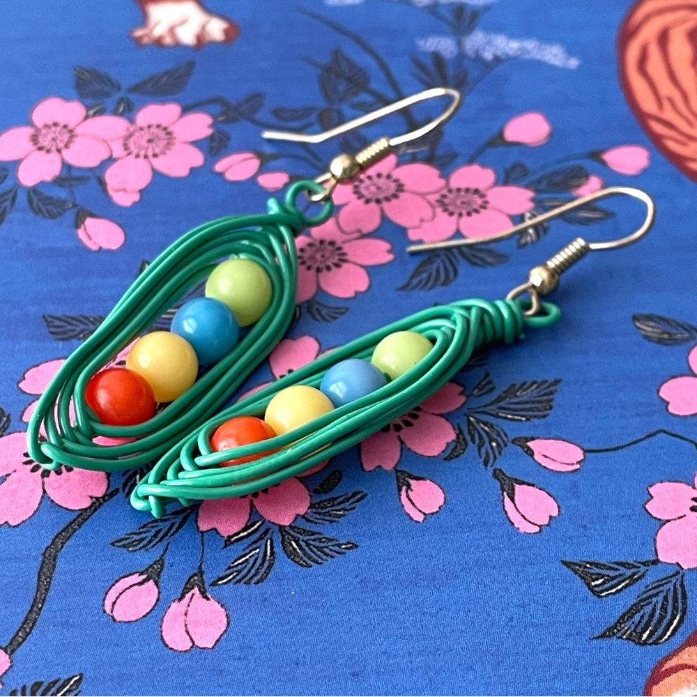 Vtg/modern artisan style peas in a pod dangle earrings whimsical wearable art - Picture 4 of 8